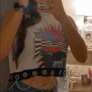 trendy car show graphic with chain design